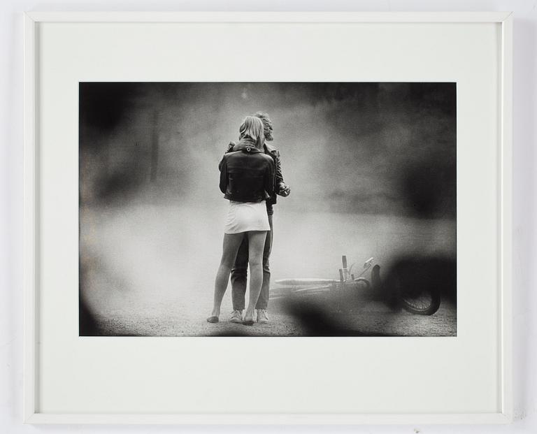WALTER HIRSCH, gelatinsilverfotografi,"En kärlekshistoria". Signerad och daterad i maj 1970. Numrerad 5/15.