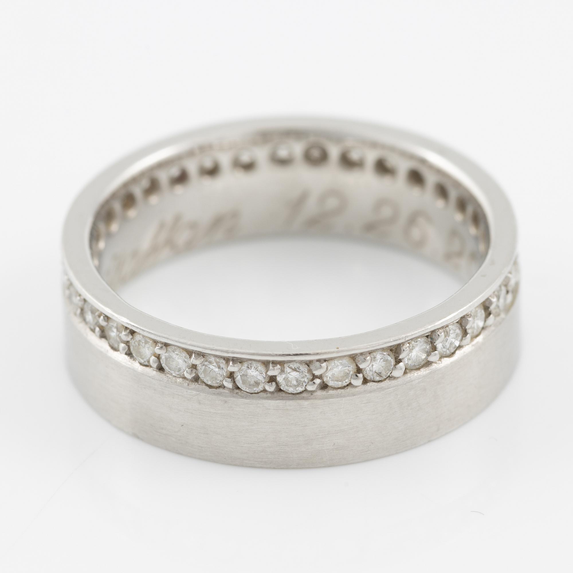 Ring, platinum with smaller brilliant-cut diamonds.