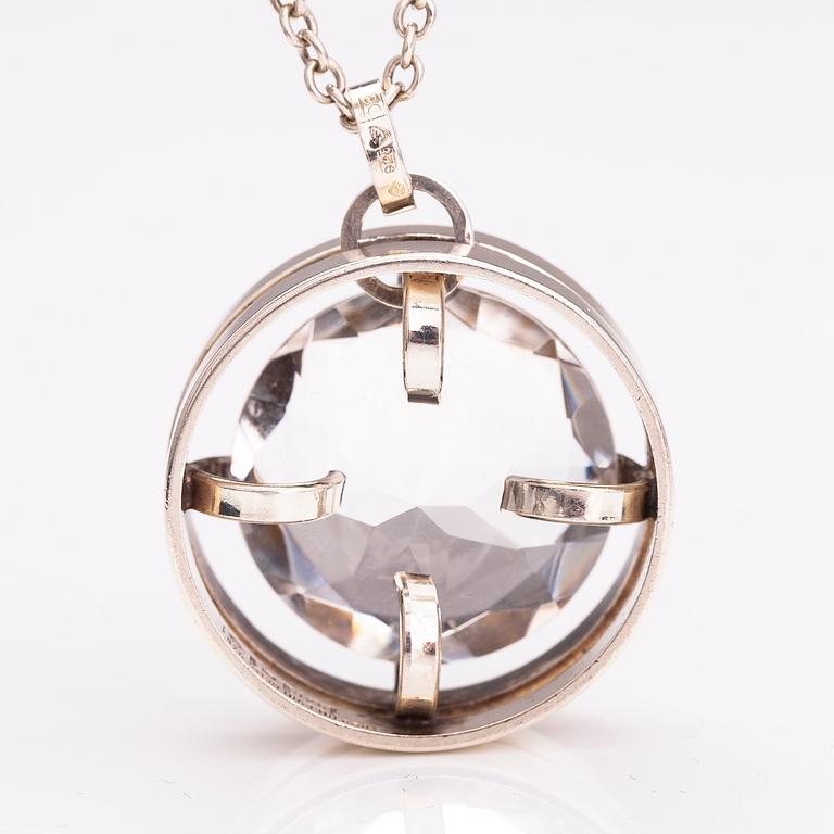 ERIK GRANIT, SORMUS, KAULAKORU ja RANNEKORU, hopeaa ja vuorikidettä. Helsinki 1962-81.