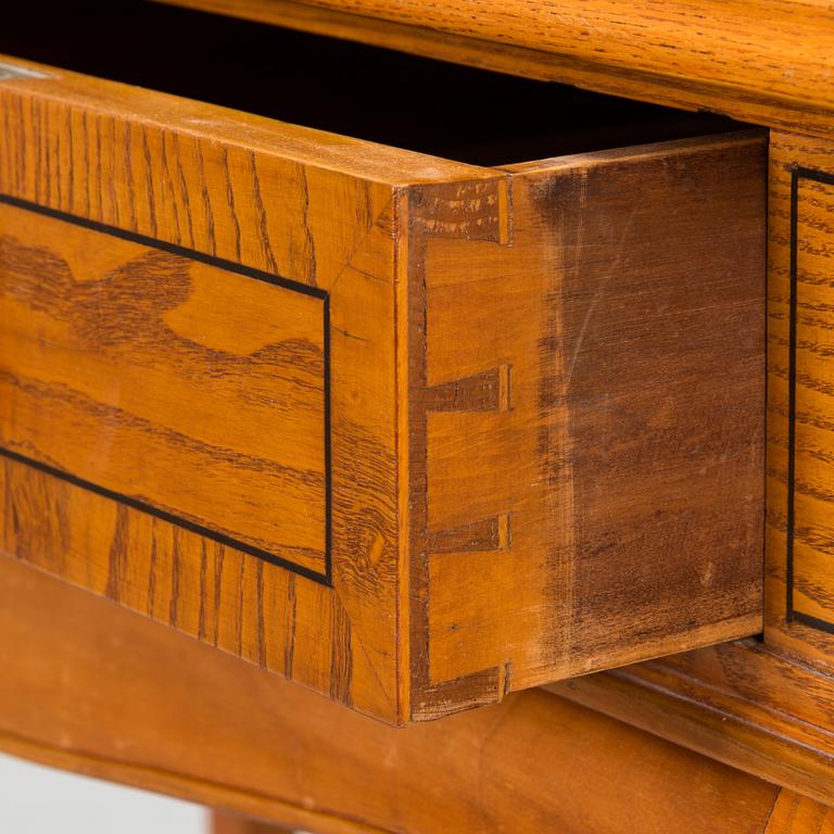 Toalettbord, tidigt 1900-tal.