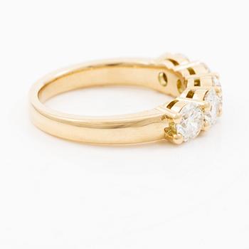 Half eternity ring in 18K gold set with brilliant-cut diamonds.