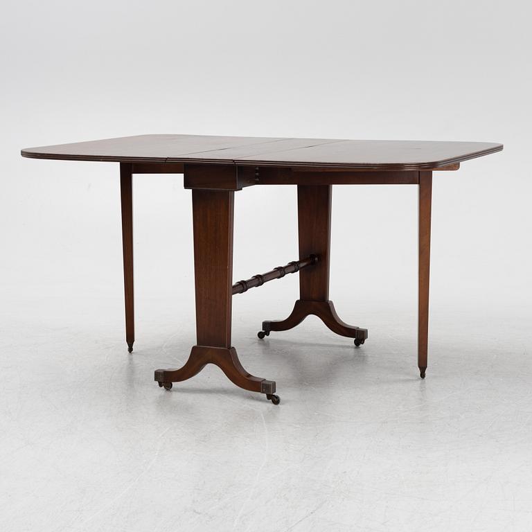 A mahogany gateleg table, 20th Century.