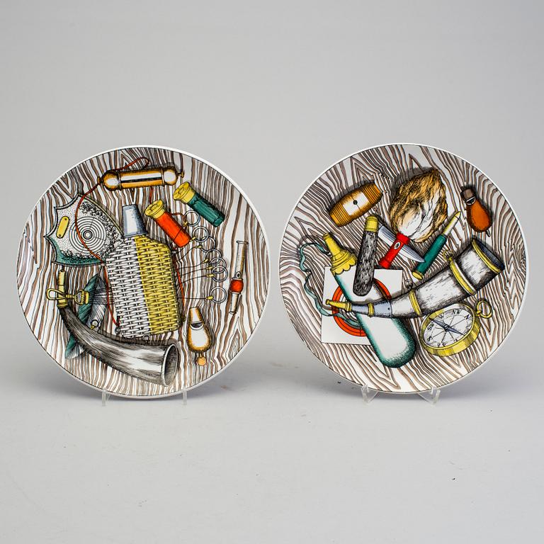 FORNASETTI, tallrikar, 6 st, "Oggetti Caccia", flintgods, Milano, Italien, 1950/60-tal.