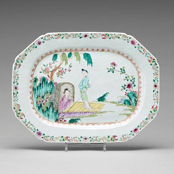 A famille rose serving dish, Qing dynasty, Qianlong (1736-95).