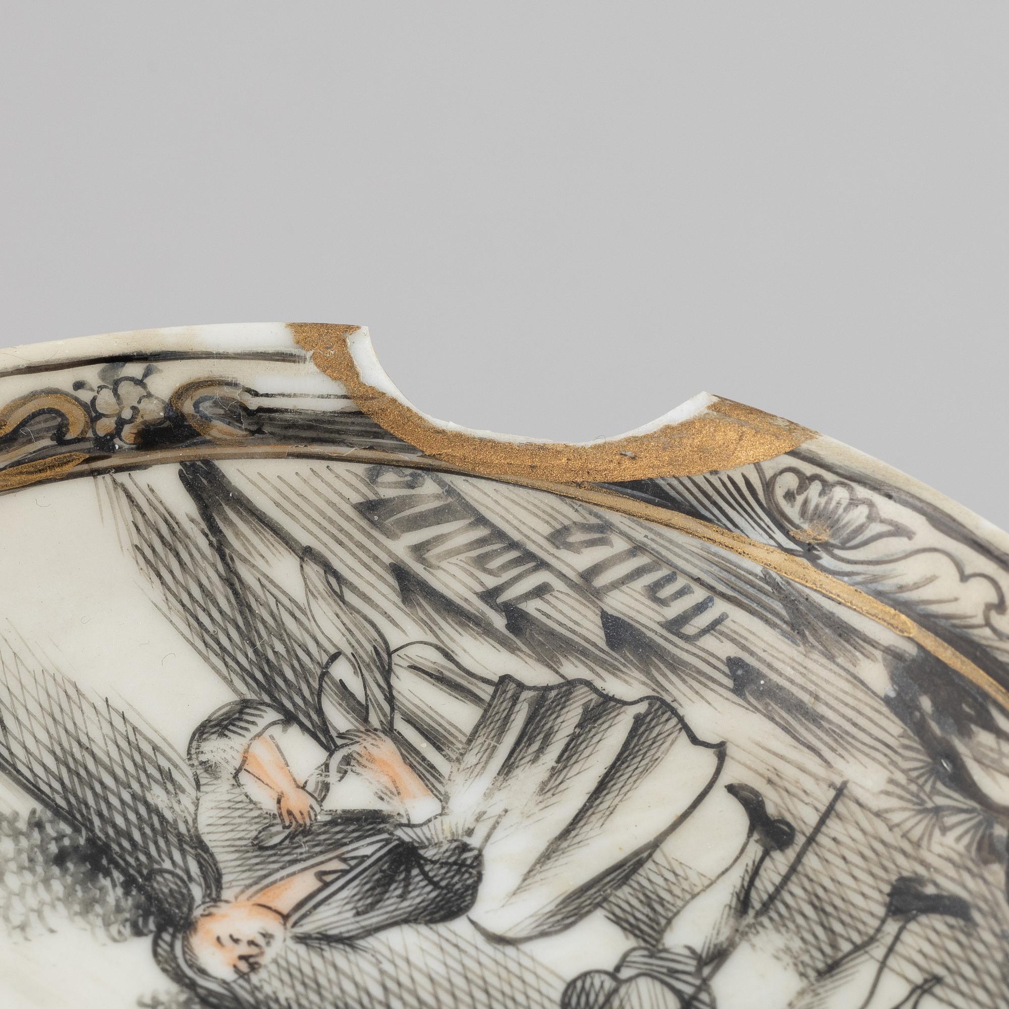 Two Chinese grisaille porcelain saucers, Qing dynasty, Qianlong (1736-95).