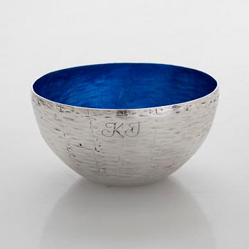Eva Hidström, Skål, sterlingsilver, emalj, Kultakeskus, Tavastehus 1971.