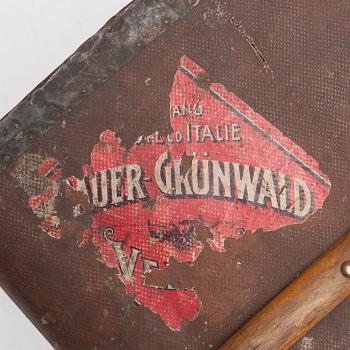 KOFFERT, 1900-talets början.