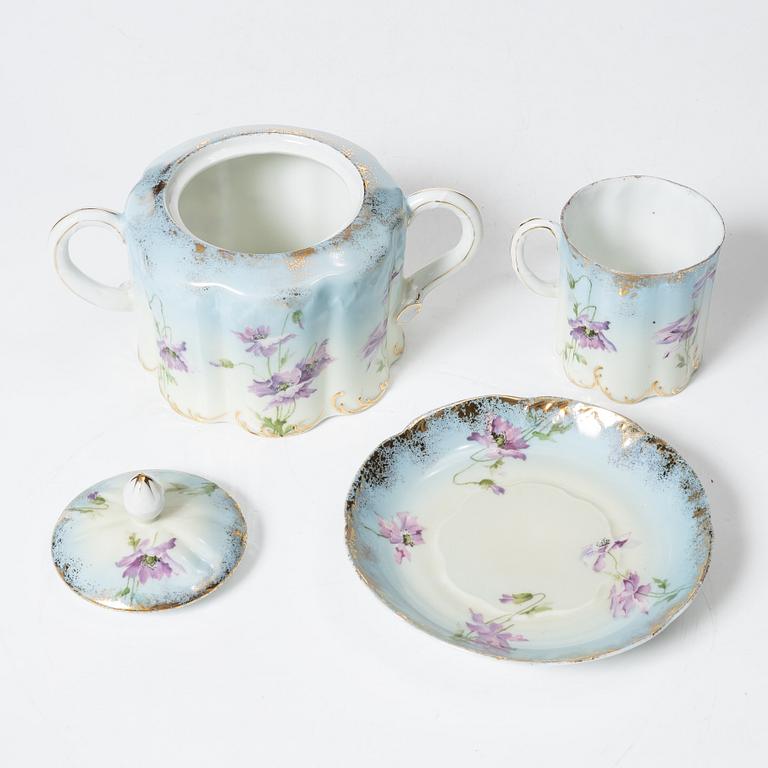 Tea service, 14 pieces, porcelain, Kuznetsov, Russia, circa 1900.