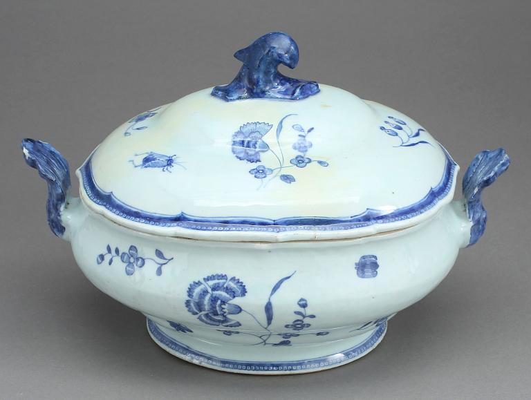 LOCKTERRIN, porslin, Kina, 1700-tal.