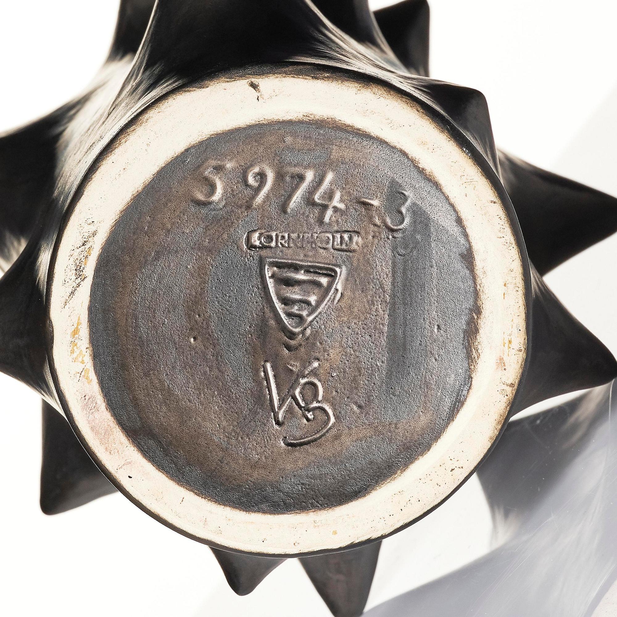 Knud Basse, vaser, två stycken, keramik, "Rosentorn", Michael Andersen & Son, Bornholm, Danmark.