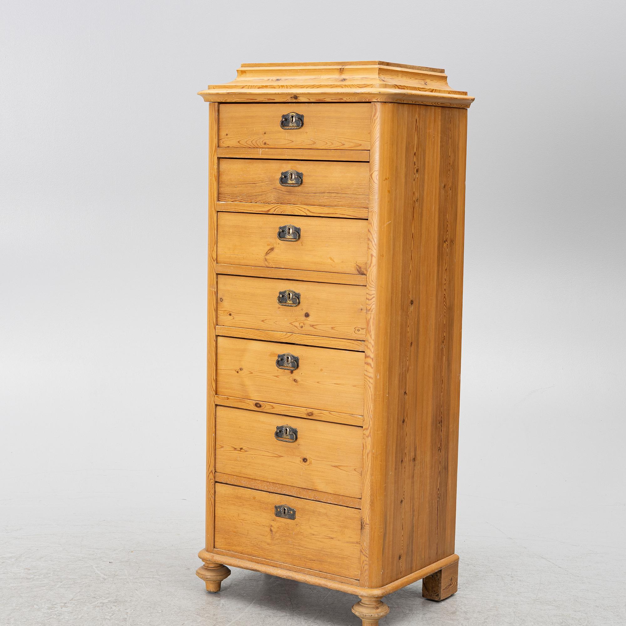 A chest of drawers, late 19th Century.