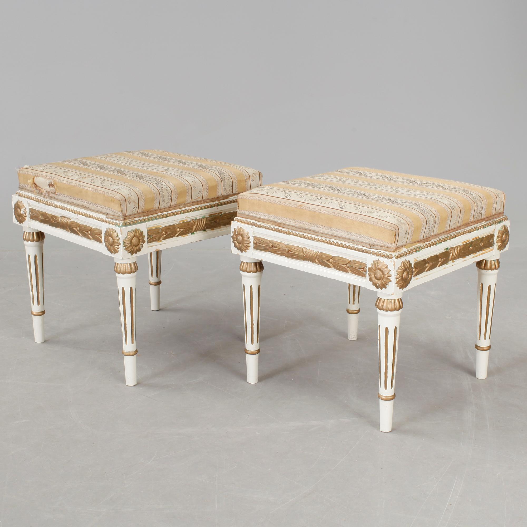 TABURETTER, ett par, gustaviansk stil, 1900-talets början.
