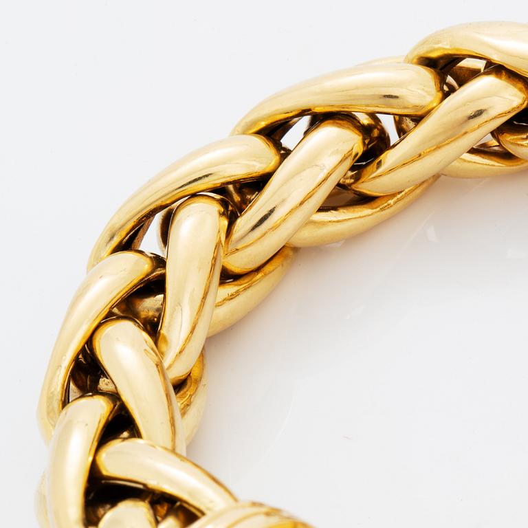 18K gold bracelet.
