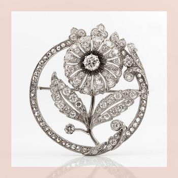 1270. BROOCH, brilliant and rose cut diamonds in the shape of a flower. Total carat weight of diamonds circa 2.00 cts.