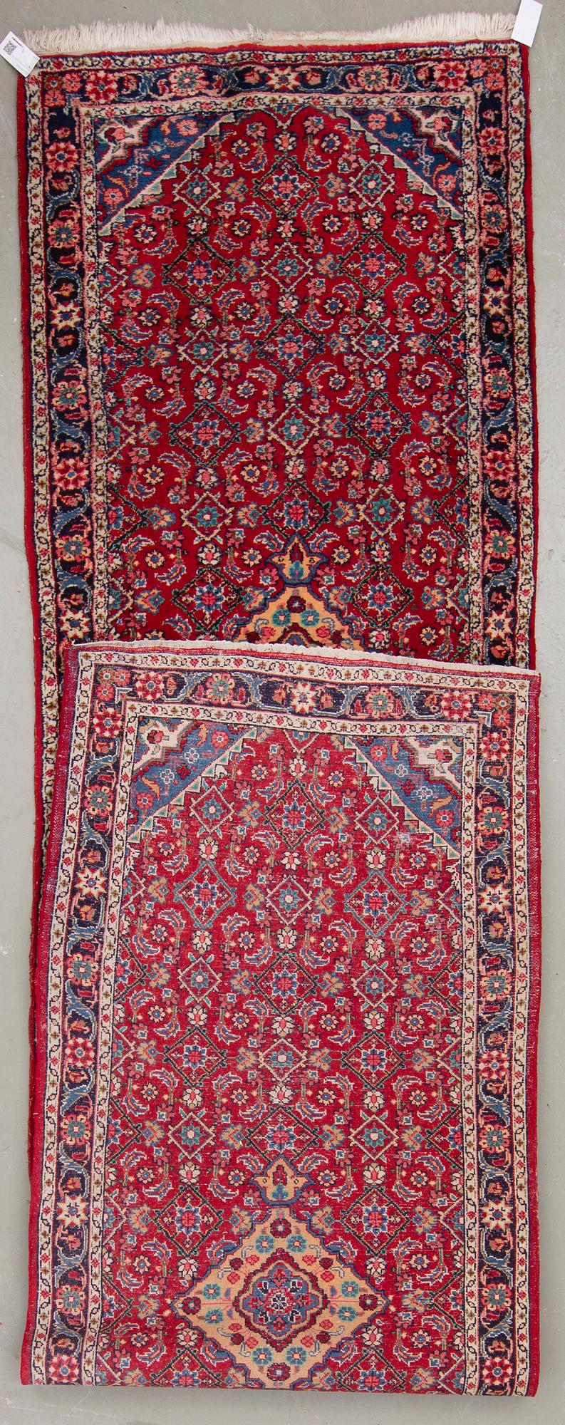 MATTA, orientalisk galleri. Ca 417x93 cm.