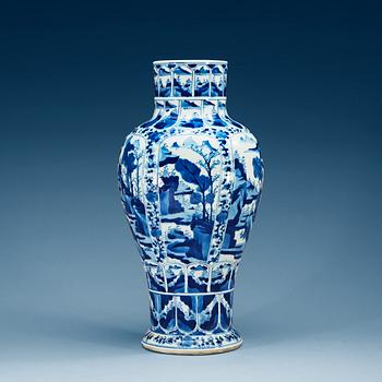 A large blue and white vase, Qing dynasty, Kangxi (1662-1722).