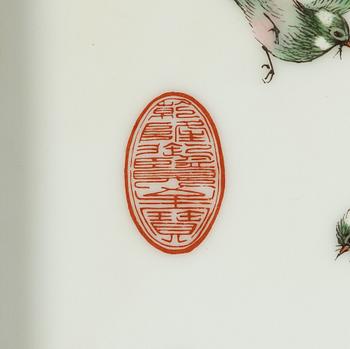 Plaketter, 2 st, porslin, Kina, 1900-talets andra hälft.