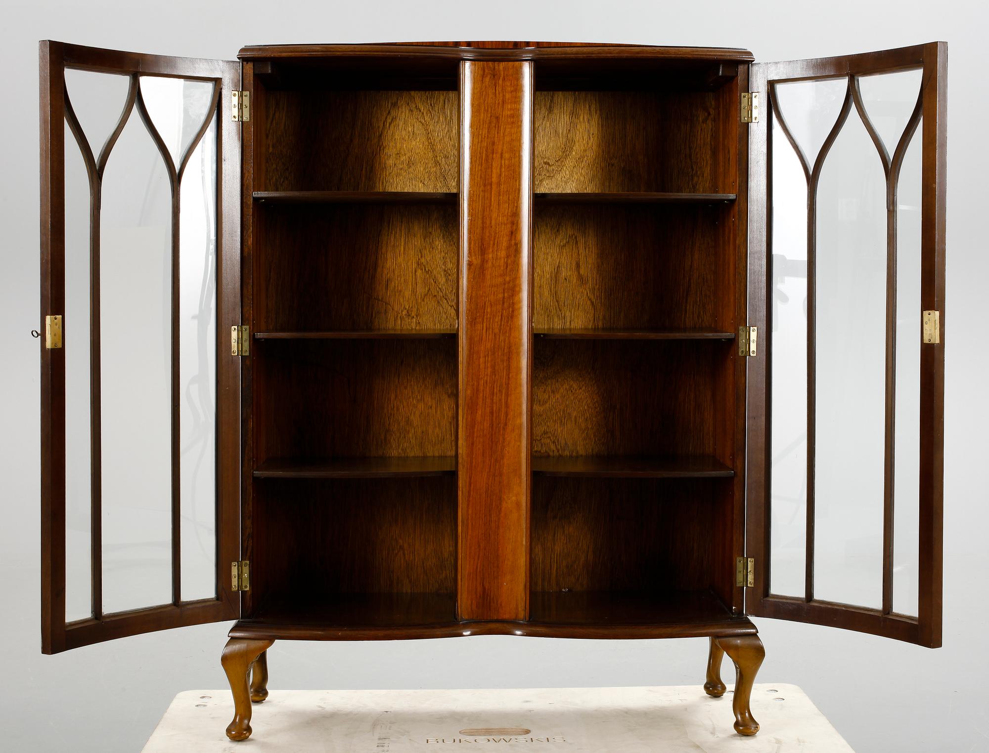 VITRINSKÅP, England, 1900-tal.