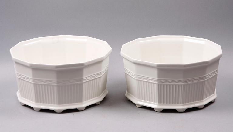 YTTERFODER, ett par. Porslin. Gustavsberg. "Waldemaruddekrukor".