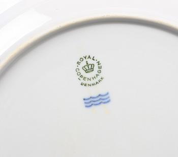 SERVISDELAR, 13 st. Porslin. Bing & Gröndahl.