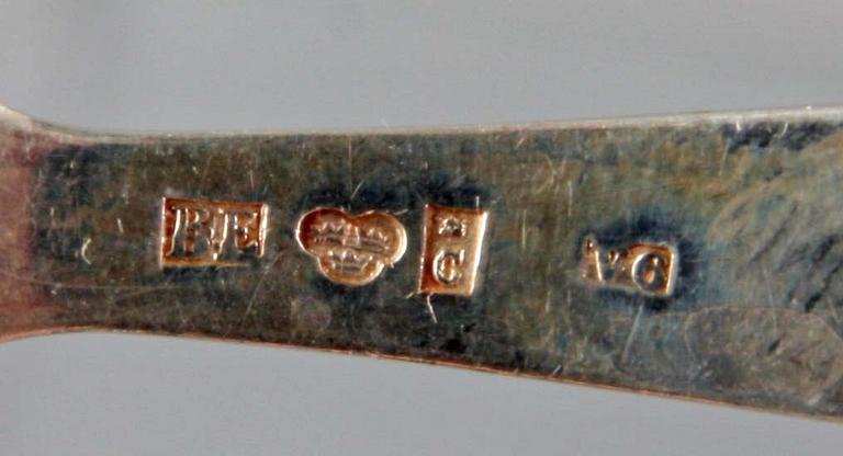 FISKBESTICK, 34 delar, silver med benskaft, 1875.