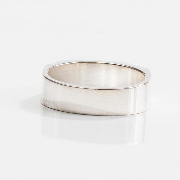 RING, sterling silver och ebenholts, "Bantu" Zoltan Popovits, Lapponia 1996. Vikt 6,6 g.