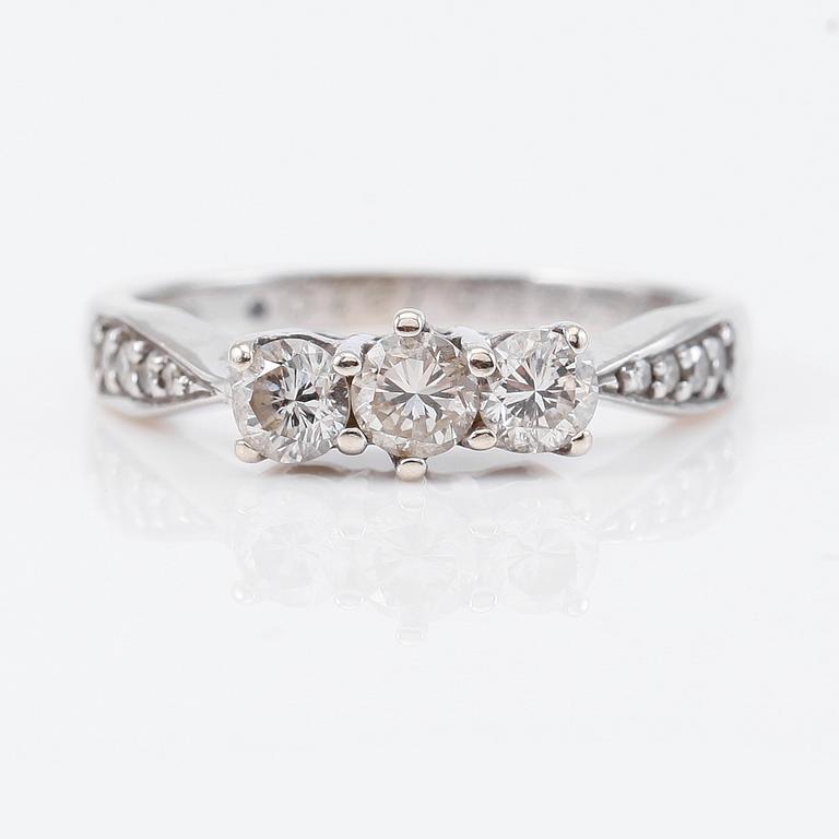 RING, 14K vitguld och diamanter.