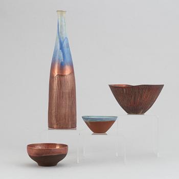 Sven Hofverberg, a set of three stoneware bowls and a vase, mid 20th Century.