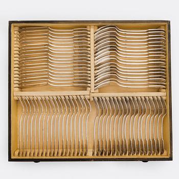 A canteen box of 253 pieces silver cutlery by Viktor Lindman, Helsinki 1916.