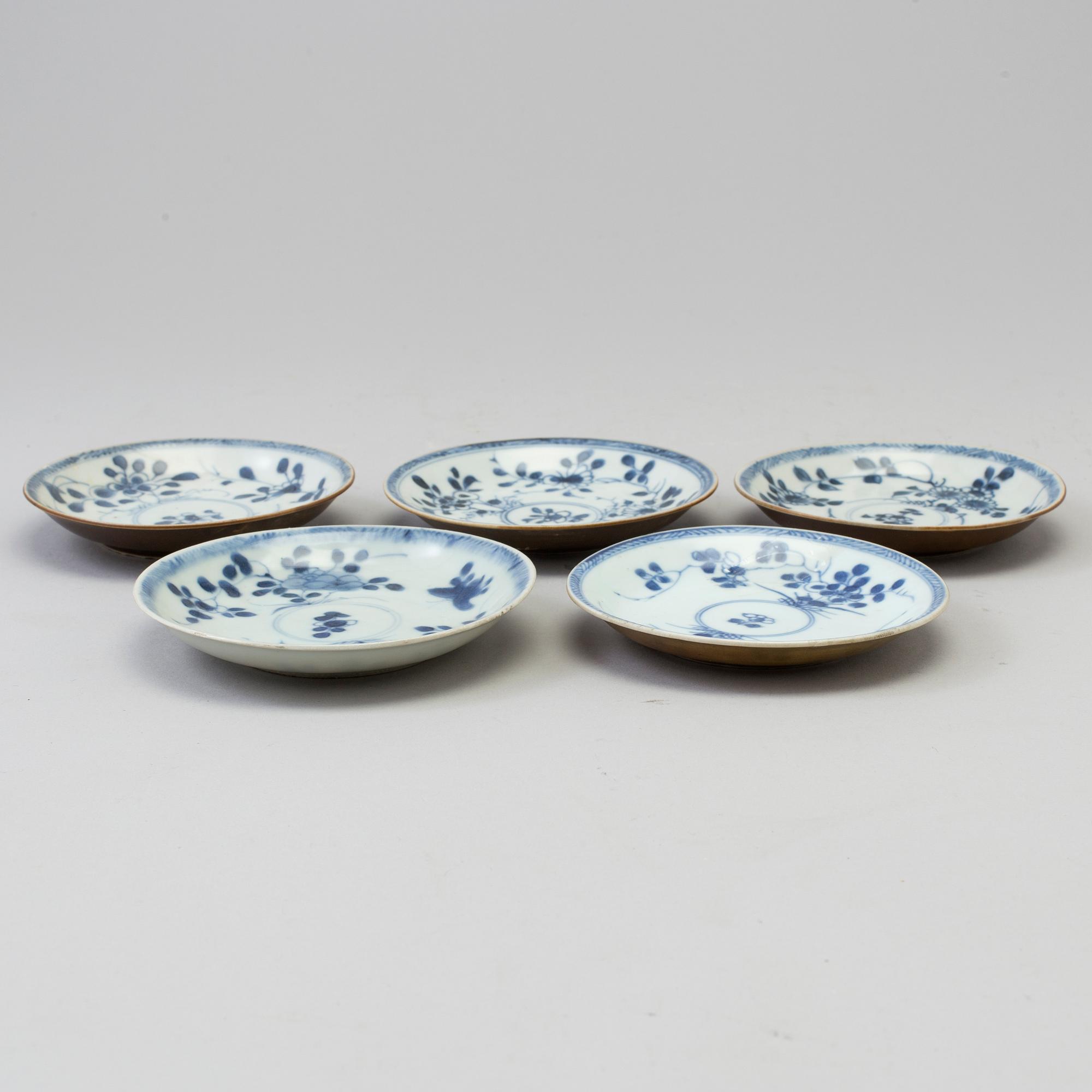 FAT, fem tycken, porslin. Qing dynastin, Kangxi (1662-1722). "The Ca Mau Shipwreck".