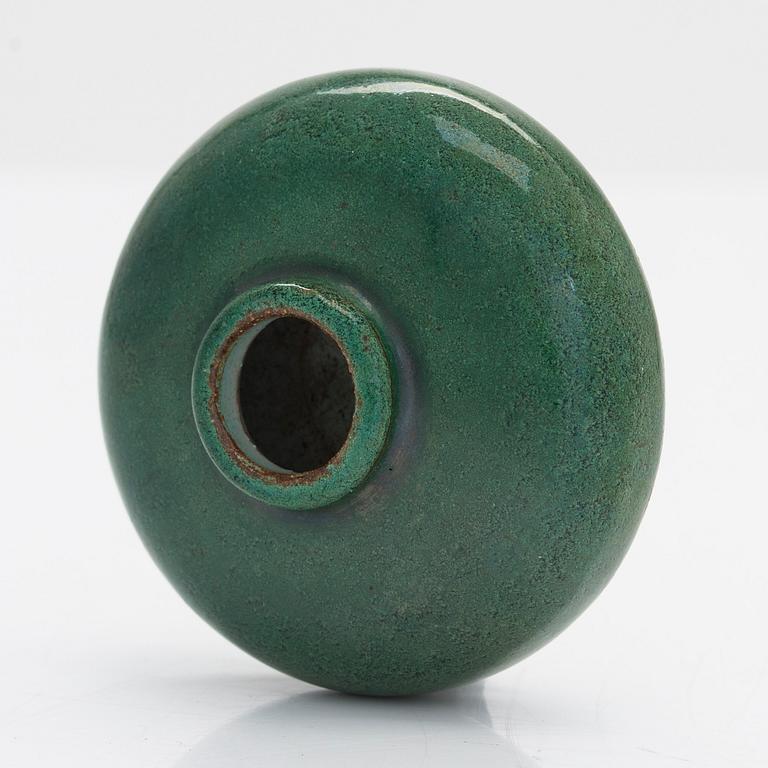 A Chinese green glazed brushpot, Qing dynasty, 18th/19th Century.