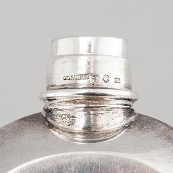 A silver pocket flask by C.G Hallberg, Stockholm, 1898.