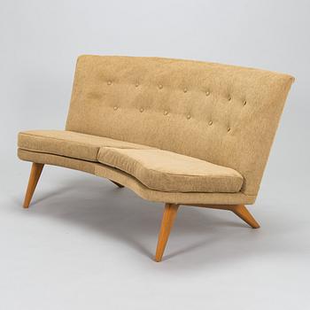 Carl Gustaf Hiort af Ornäs, sohva, "Kim", Puunveisto Oy - Träsnideri Ab, 1940-luvun puoliväli.