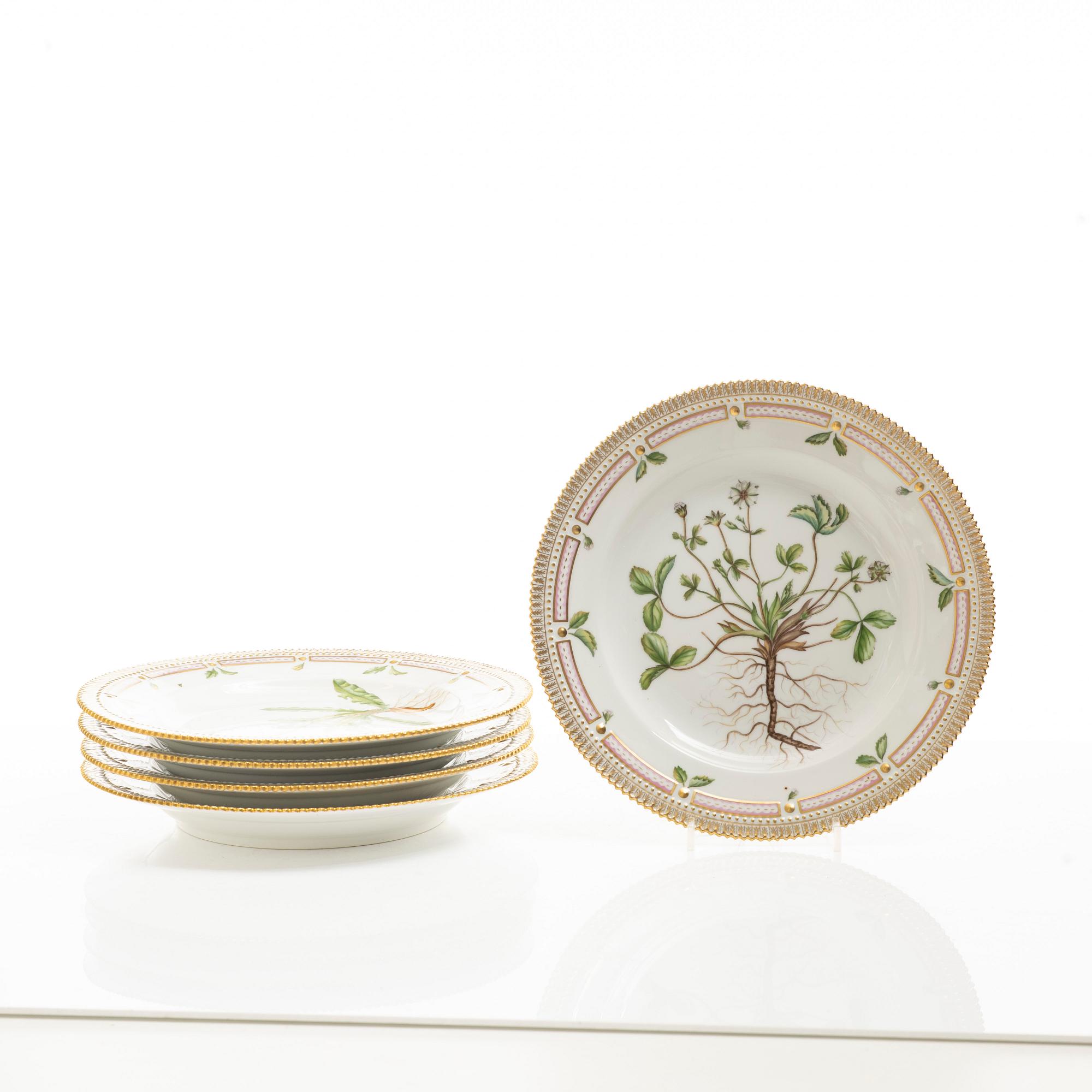 A set of five Royal Copenhagen 'Flora Danica' dinner plates, Denmark, 20th century.