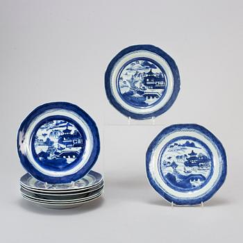 Nine blue and white export porcelain plates, Qing dynasty, 19th century.