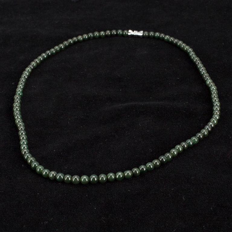 JADERING samt HALSBAND. Jade, Sertifikat.