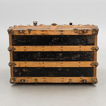 An early 20th Century trunk by The Belber Trunk & Bag Co, New York.
