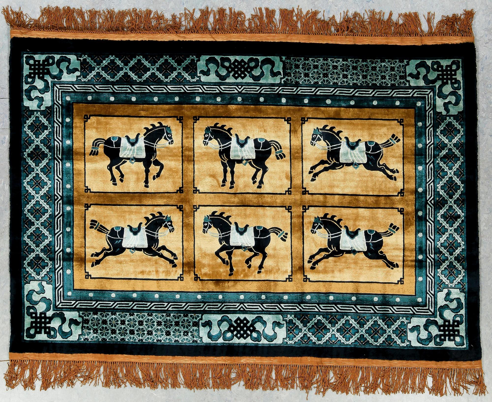 MATTA, silke. Kina. Ca 182x126 cm.