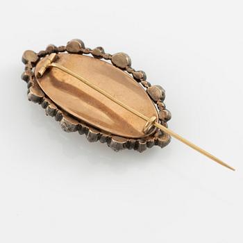 Brooch 14K gold and silver with old-cut diamonds and pearls.