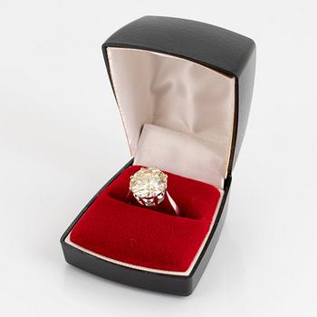 An 18K white gold ring set with a round brilliant-cut diamond ca 6.50 cts quality ca Light Yellow vvvs -vs.