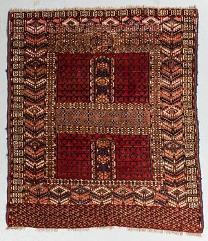 Matto, an Ensi, an antique Turkmen, ca 125-130 x 109,5-115 cm.