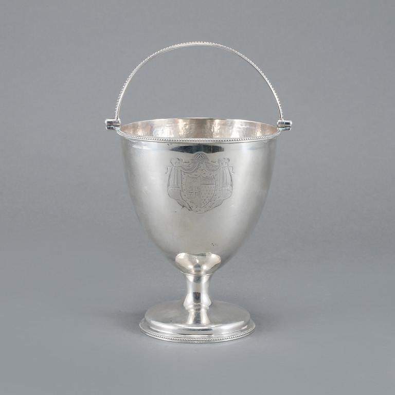 KONFEKTHINK, silver, Robert Hennel I, London, 1786. Vikt 210 gram.