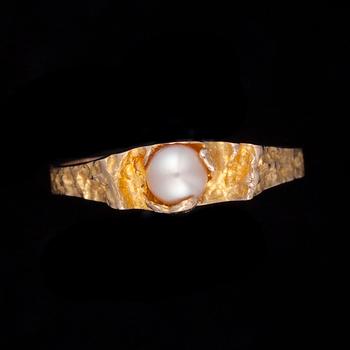 BJÖRN WECKSTRÖM, RING, "Litet ord" 14K guld samt pärla. Lapponia 1977.