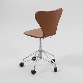 Arne Jacobsen, Office chair, model 3117, "The Seven", Fritz Hansen, Denmark, 1993.