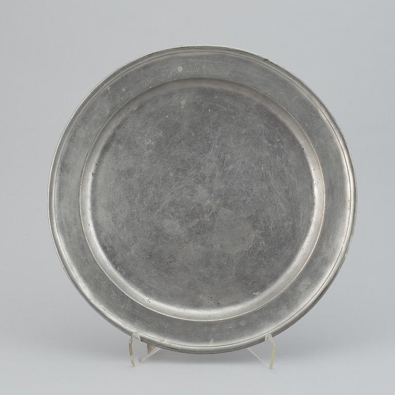 4 plates, pewter, 18th Century.