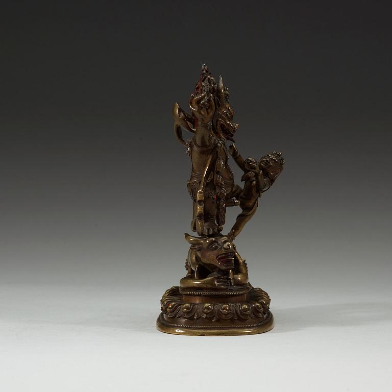 DHARMAPALA, brons. Mongoliet eller Tibet, tidigt 1800-tal.