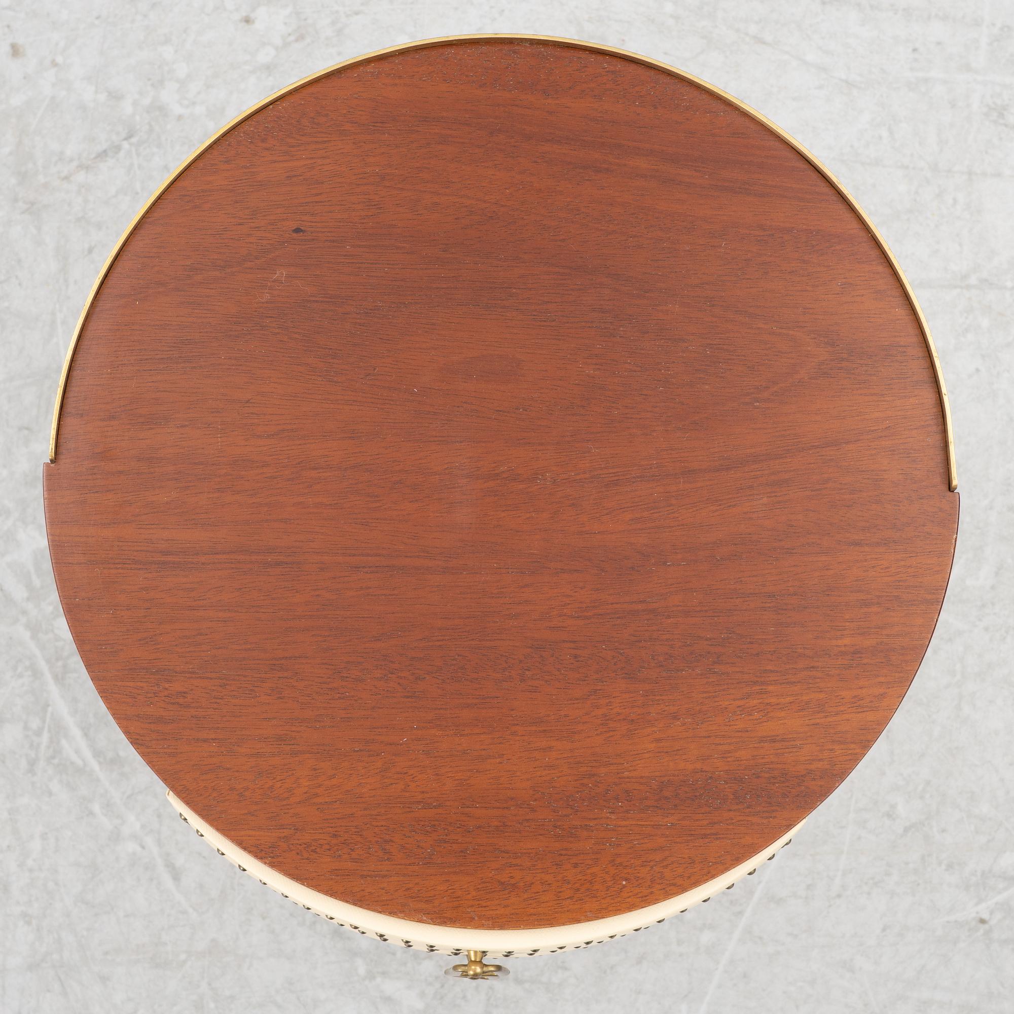 Sängbord, Halvdan Petterssons Möbelfabrik, Tibro, 1900-talets mitt.