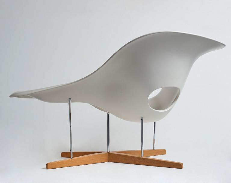 Charles & Ray Eames, "La Chaise",  Vitra 2012.