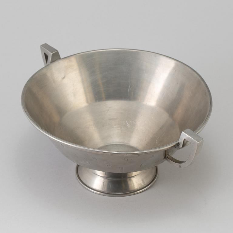 a art deco pewter bowl designed by Anna Thulin year 1930 for Ystad Tenn.