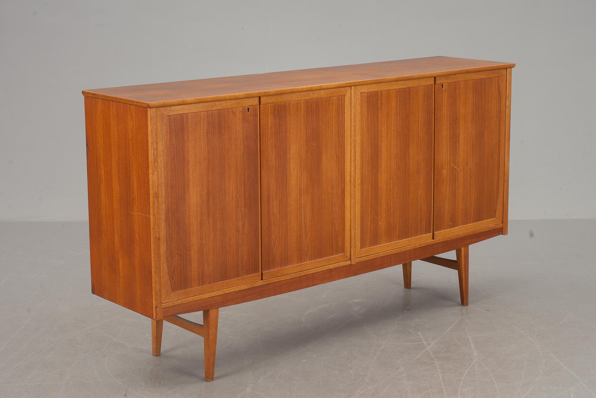 SIDEBOARD, 1900-talets mitt.
